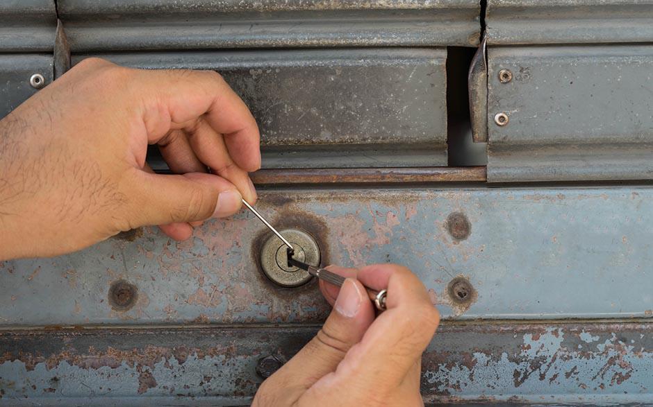 comment changer une serrure de porte Ris-Orangis